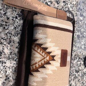 WRANGLER WALLET AZTEC STYLE W/WRIST STRAP